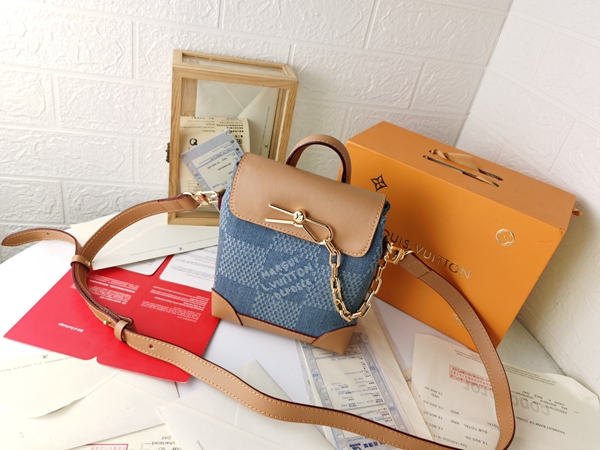 ルイヴィトンバッグ背面デザイン